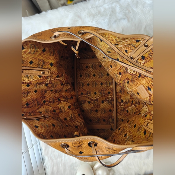 MCM Visetos Liz Reversible Tote Bag - Picture 5 of 11